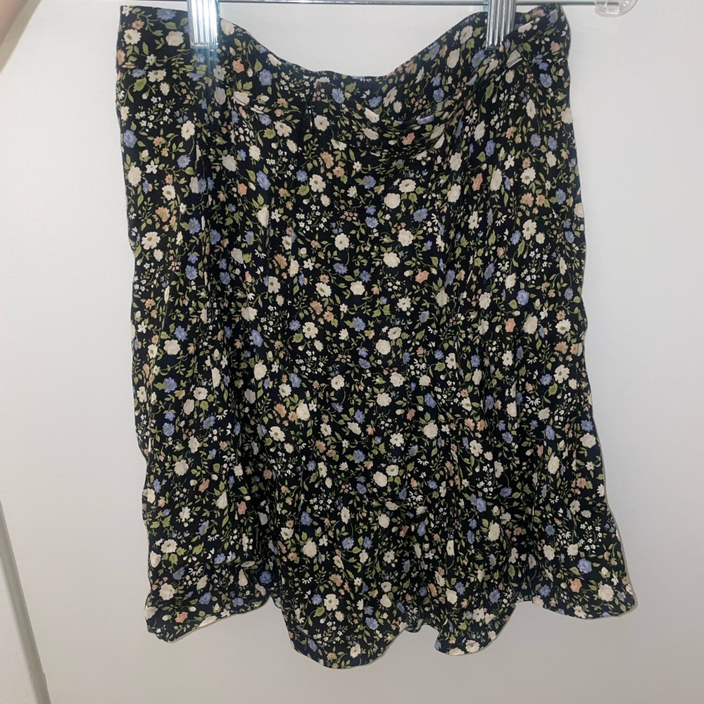 Reformation flounce skirt in black floral (Esprit)